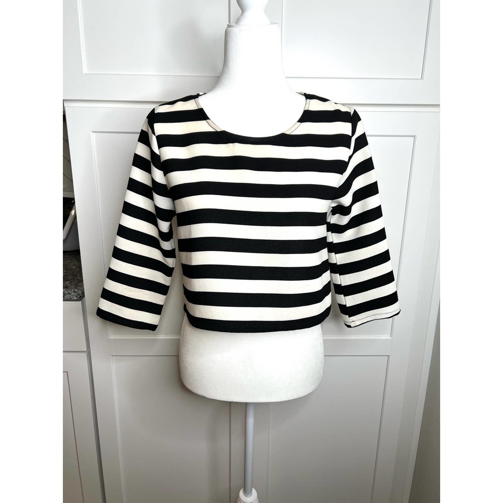 Fab’rik Boutique Striped Crop Top Quarter Sleeve Woman’s Size Small